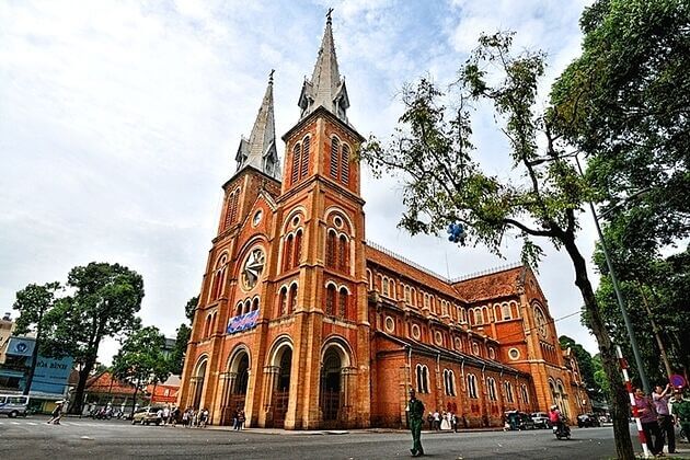 Notre-Dame-Cathedral-Saigon