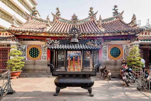 Ong-Bon-Pagoda-or-the-Nhi-Phu-Temple