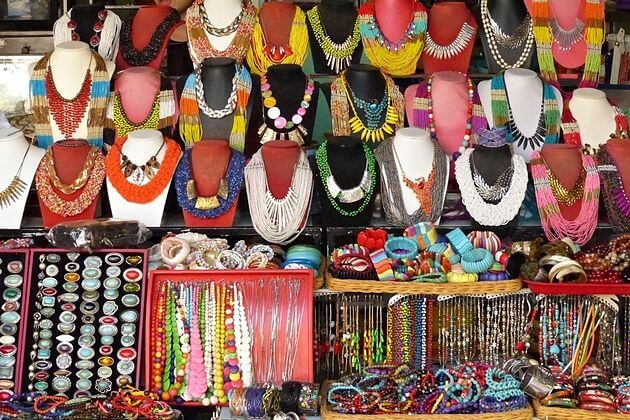 Souvenir-shops-in-Hoi-An