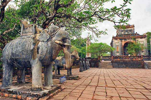 Tu-Duc-Tomb-hue-shore-excursions