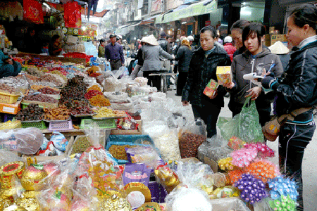 Bustling atmosphere of Do Market, Hai Phong
