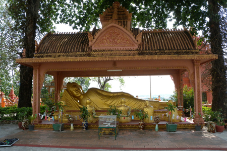 Reclining Buddha in Wat Kraom