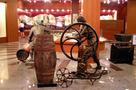 The museum exhibits the turn of the century brass brewing and fermenting equipment, along with the history of the Changyu