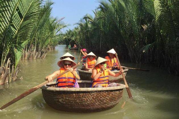 Vietnamese-bamboo-basket-boat