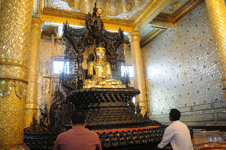 The interior of Botahtaung Pagoda