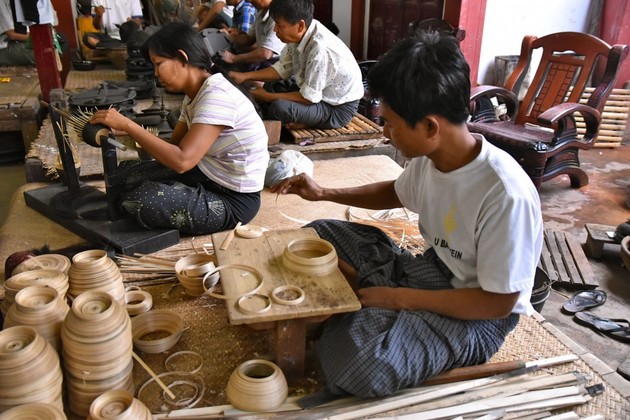 Bagan House Artistic Lacquerware factory