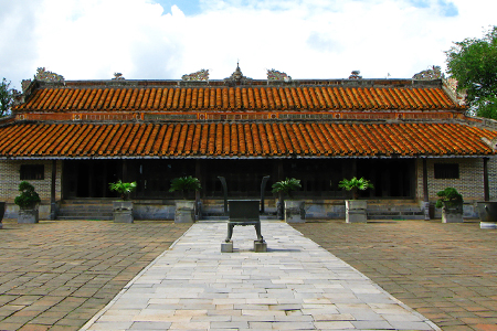 Hoa Khiem Palace
