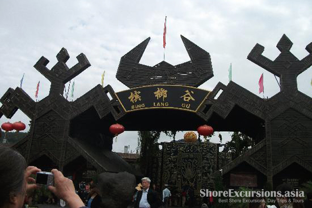 Sanya Li & Miao Minority Village