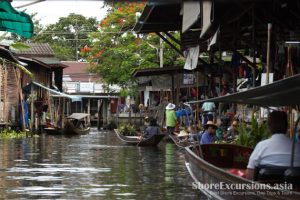 Damnoen Saduak Floating Market