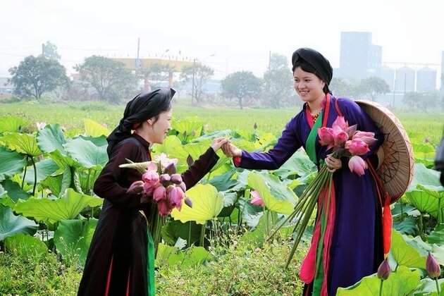Quan-Ho-folk-song-singers