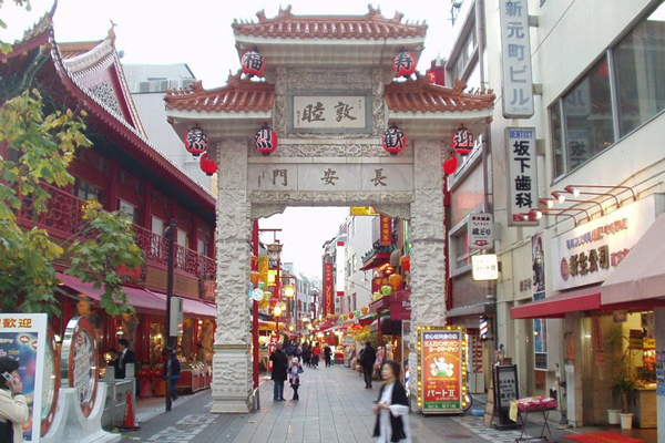 The front gate of Kobe Chinatown