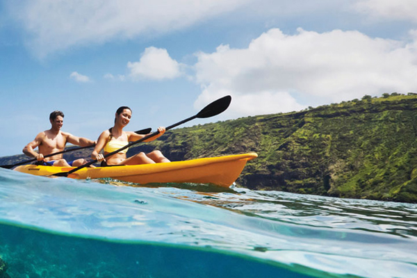 Kayaking along Cua Can River