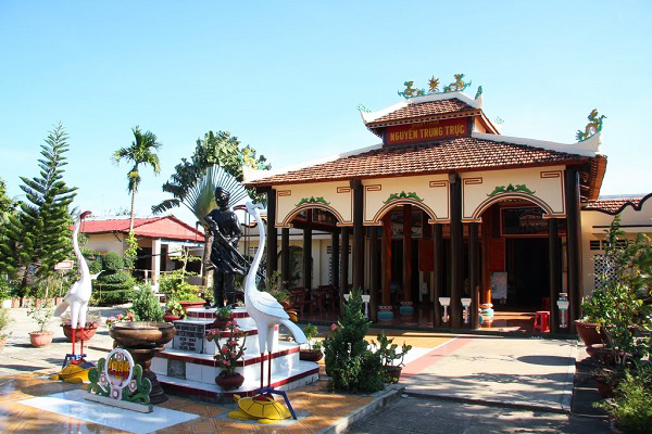 Nguyen Trung Truc Temple - Phu Quoc shore excursions