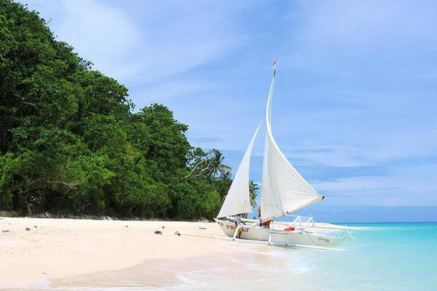 Crystal clear water in Puka Beach