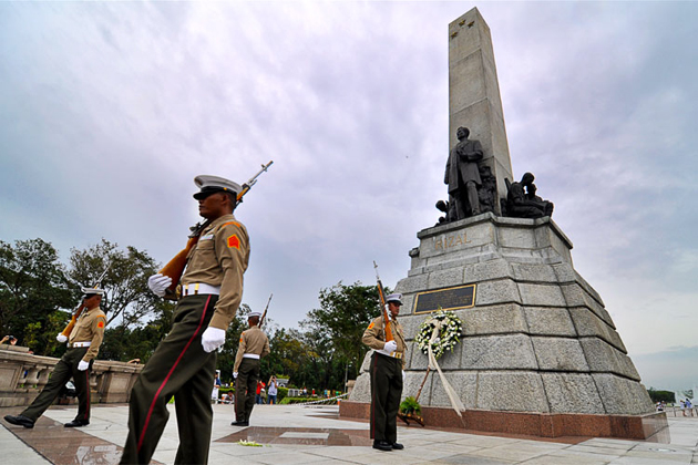 Guards of Rizal Monument
