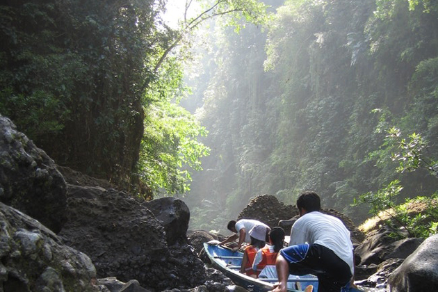 Lush green scenery in Pagsanjan Falls