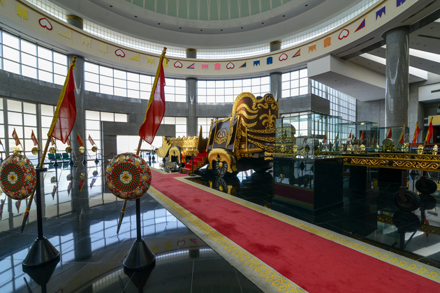 Royal chariot and many historical objects on exhibition in Royal Regalia museum