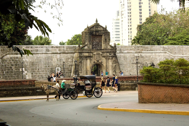 See the fort and the city highlights by horse cart