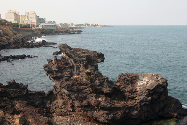 Yongduam Rock, Jeju