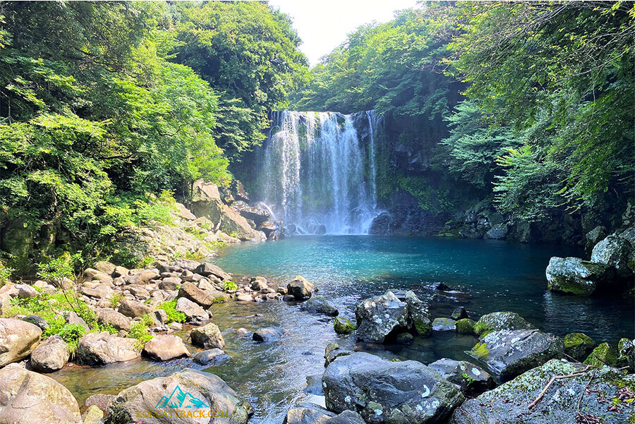 Cheonjiyeon Falls