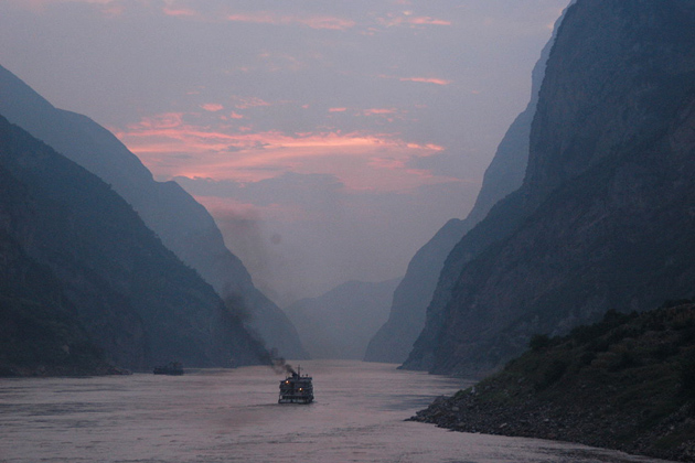 Cruise along Yangtze River