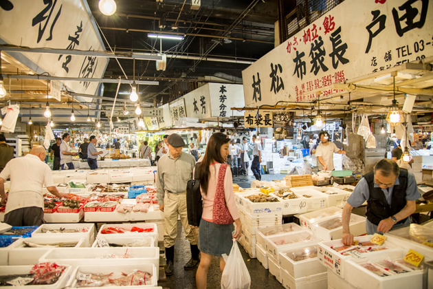 Stroll around Tsukiji Fish Market