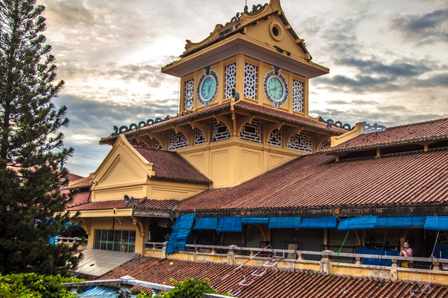 Binh Tay Market