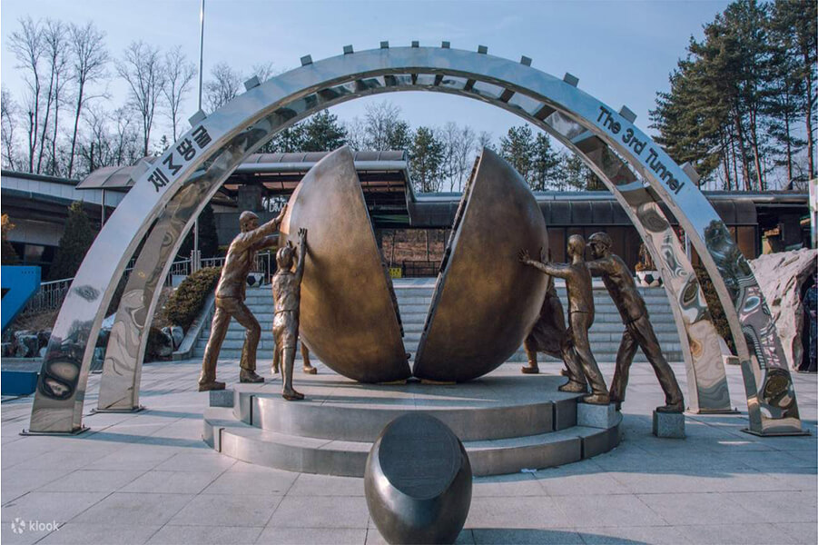 DMZ (the 3rd Tunnel and Dorasan Station)