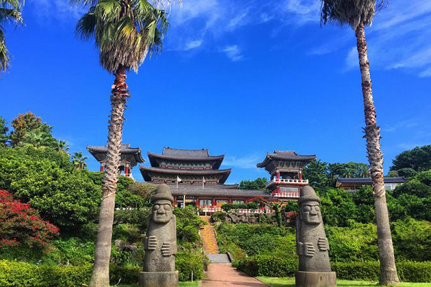 Yakchen Temple