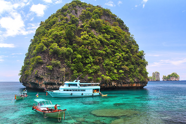 Speedboat trip in Phi Phi island - Phuket shore excursions