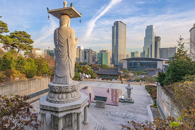 Temple Bongeunsa Statue