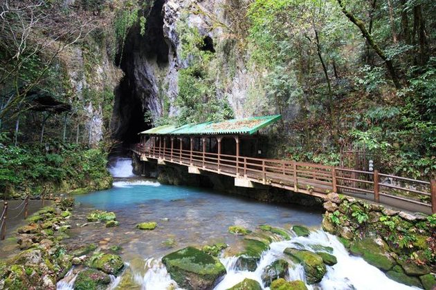 Akiyoshido limestone cave entrance