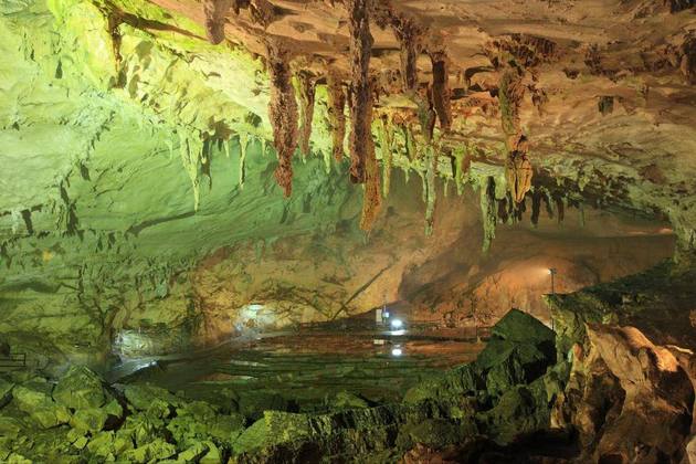 Akiyoshido limestone cave inside