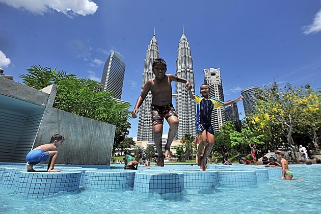 Kuala Lumpur City Centre Park pool