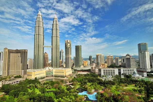 Petronas Twin Towers – amazing tallest twin tower in the world