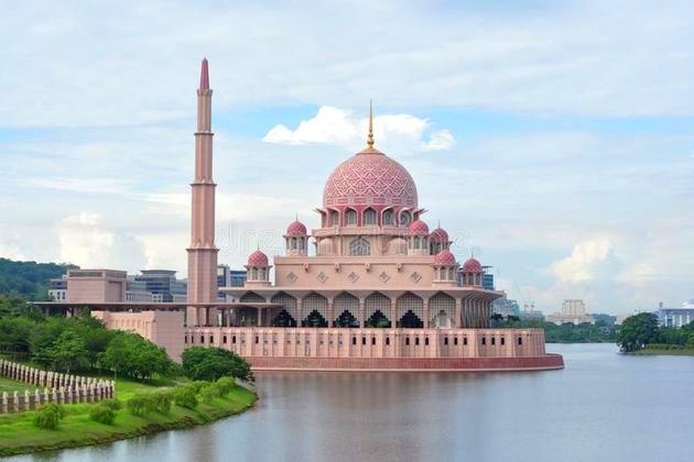 Putra Mosque - The Most Sacred Mosque in Malaysia