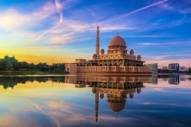 Putra Mosque overview