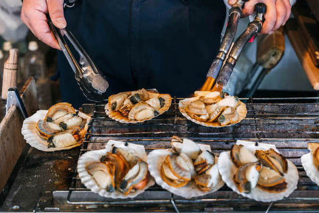 Tsukiji-Fish-Market-Food-Stall