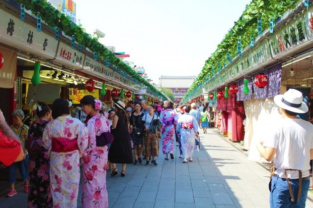 Asakusa Nakamise Shopping Area old time