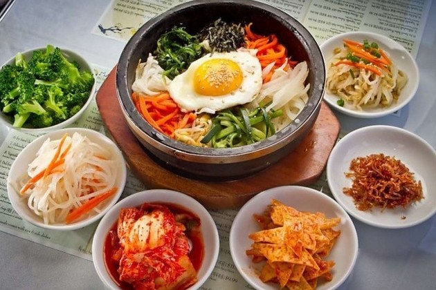 Bibimbap in Changseondong Meokja Golmok - Busan shore excursions