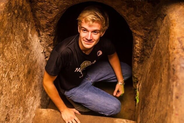 Cu-Chi-Tunnels-inside