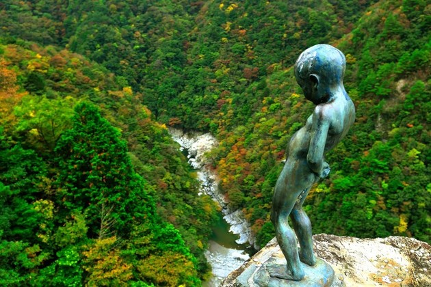 Statue of Peeing Boy
