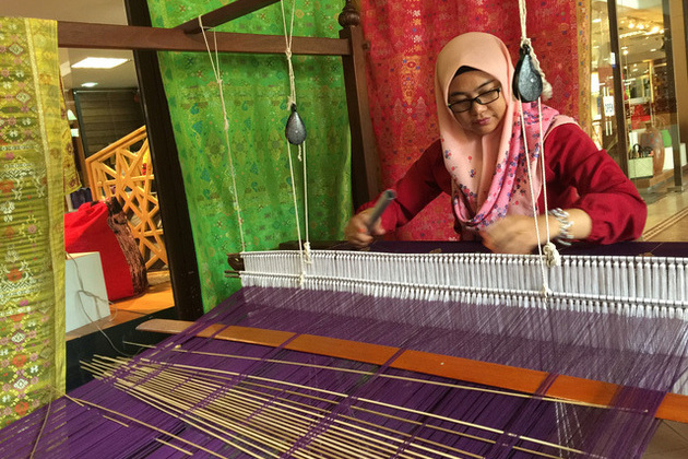 making batik in malaysia