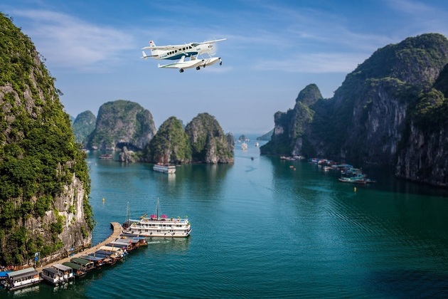 Flight over Ha Long Bay with Hai Au Aviator