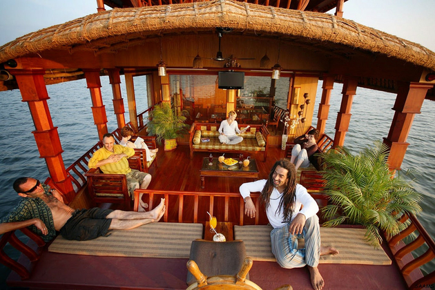 luxury houseboat in Kerala