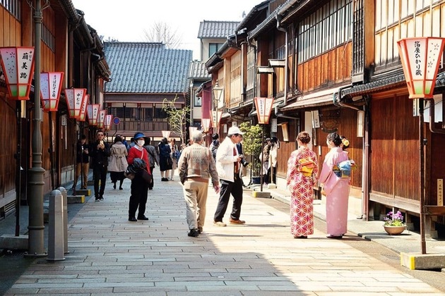 the best time to visit Kanazawa shore excursions