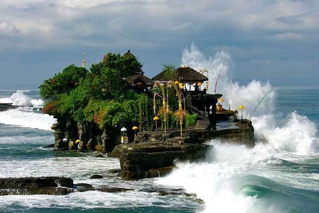 Tanah Lot temple in Bali, Indonesia