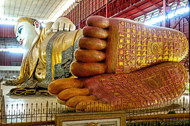 Chaukhtatgyi Buddha Temple in Yangon shore excursions