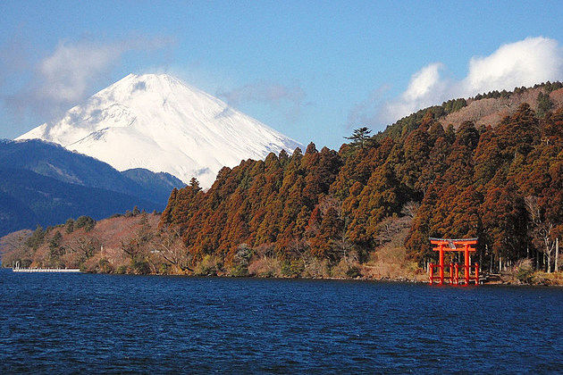 Lake Ashinoko in Shimizu shore excursions