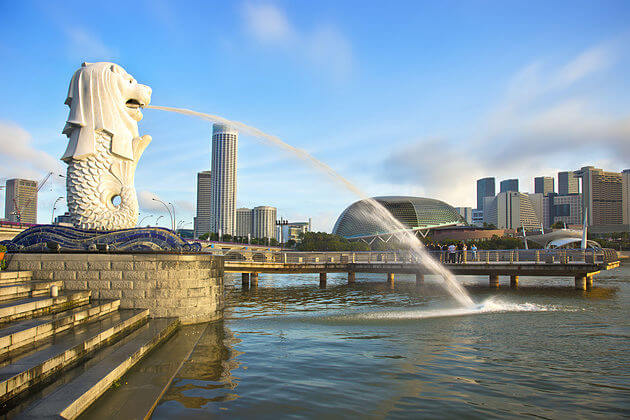 Merlion-statue-at-Singapore-River